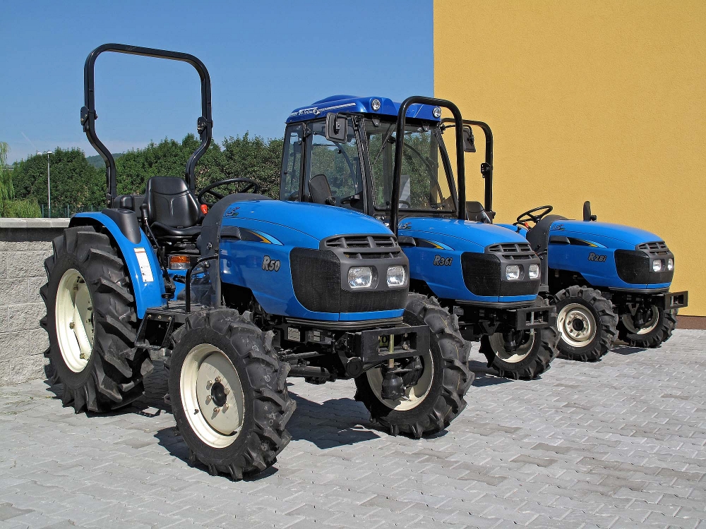 Komunální traktory LS Tractor v AGROCENTRUM ZS