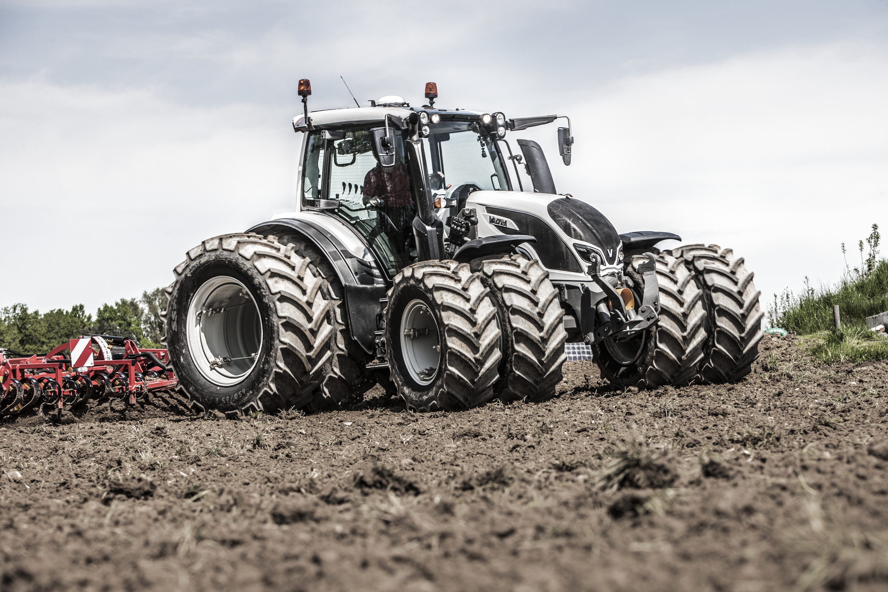 Traktory Massey Ferguson a Valtra - špičková zemědělská technika