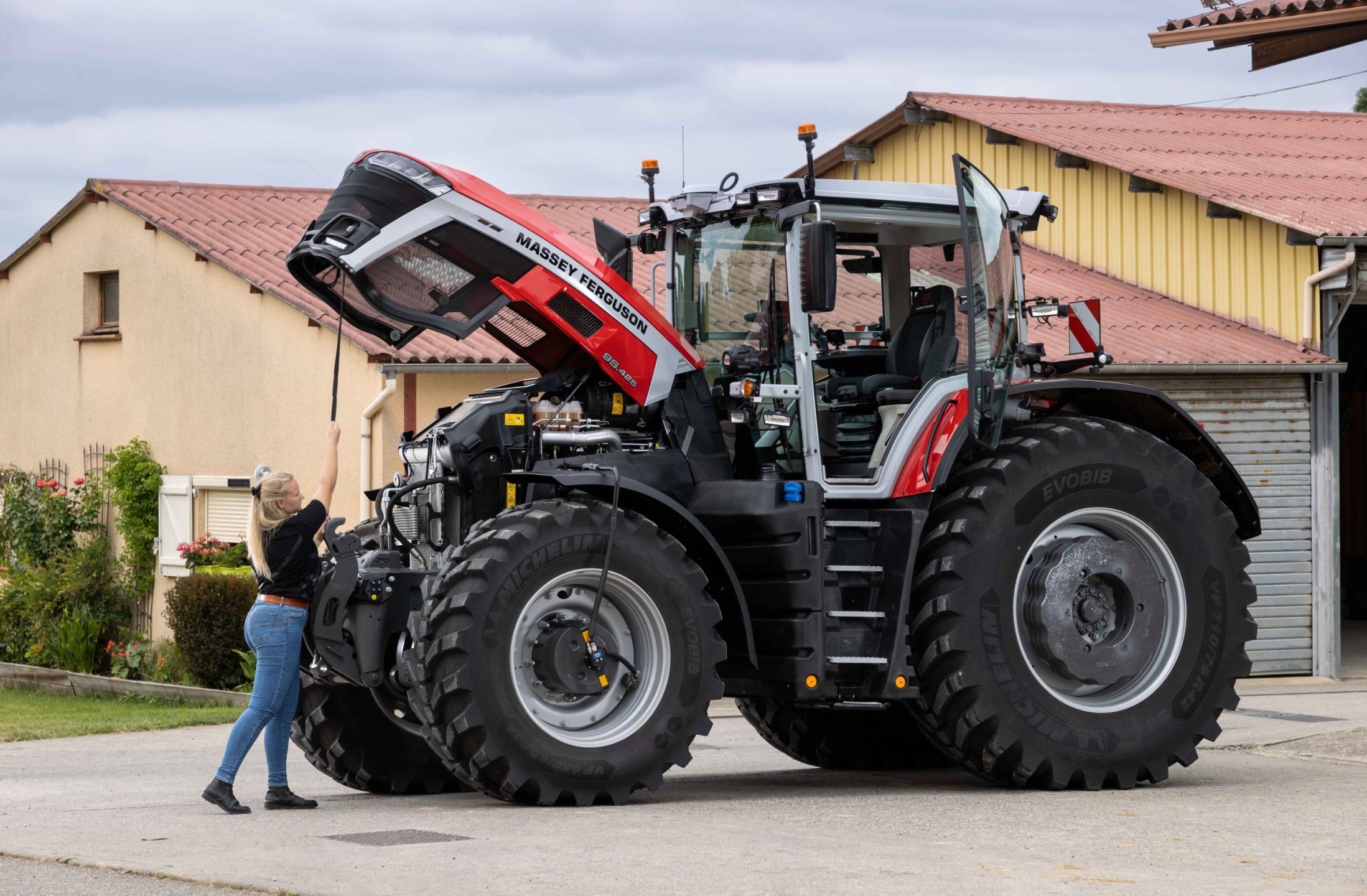 Nová řada traktorů Massey Ferguson 9S při technické prohlídce