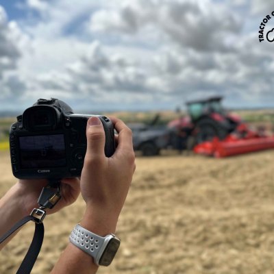 Traktor Massey Ferguson - fotografování stroje na poli